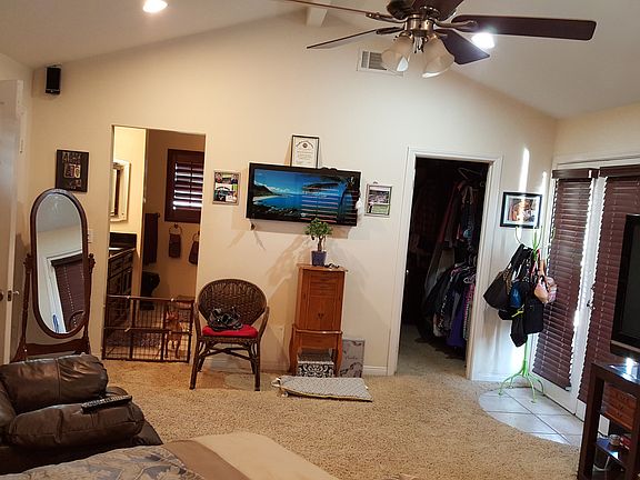 Master suite walking closet