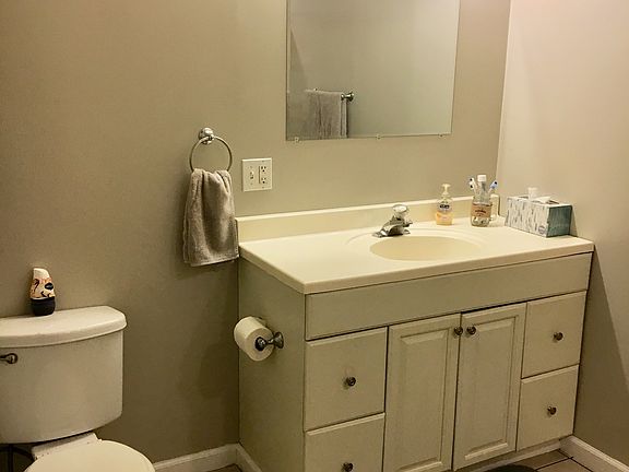  Upstairs bath 
