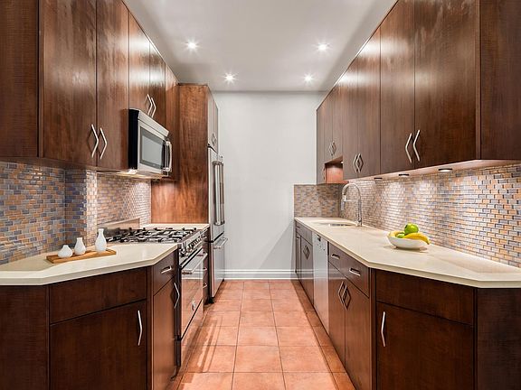 5th image of 350 E 82nd St APT 18D