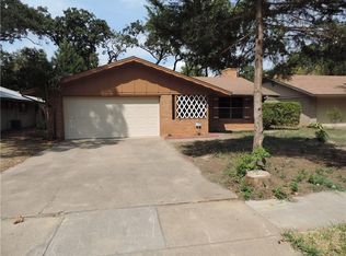 2127 Royal Oaks Dr, Irving, TX 75060