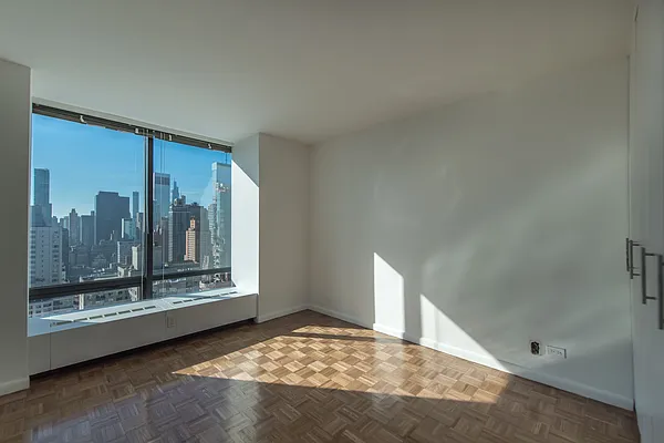 Rented by Solow Realty | media 13