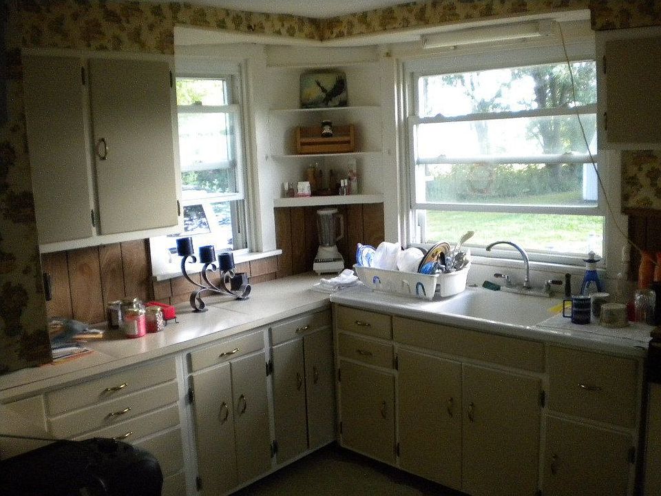 2nd image of 356 S Nappanee St