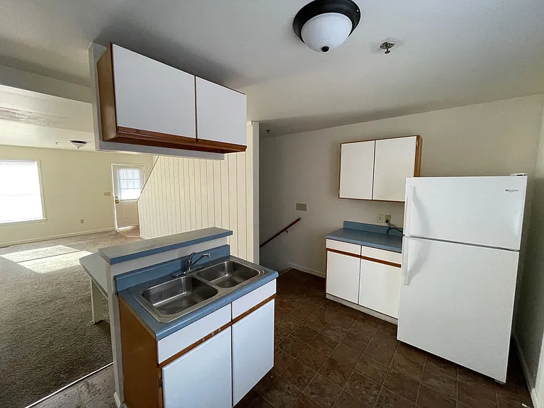 506 S Poplar St — Photo 12