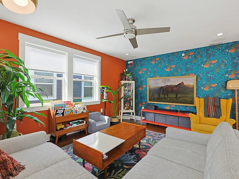 13 Ruthven St #3 — Photo 5