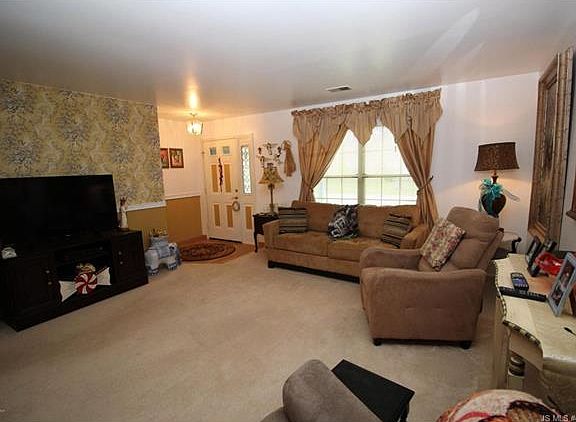 3rd image of 517 Petunia Ln N