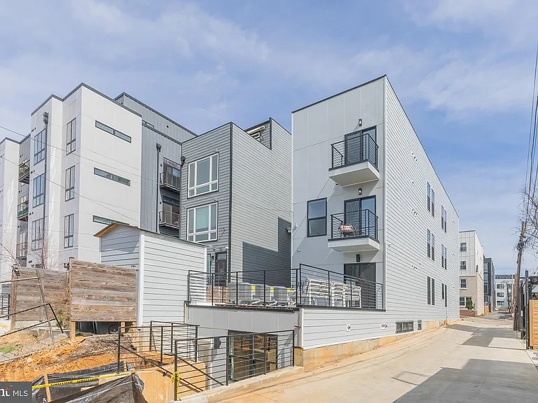 1012 17th Pl NE #1 — Photo 18