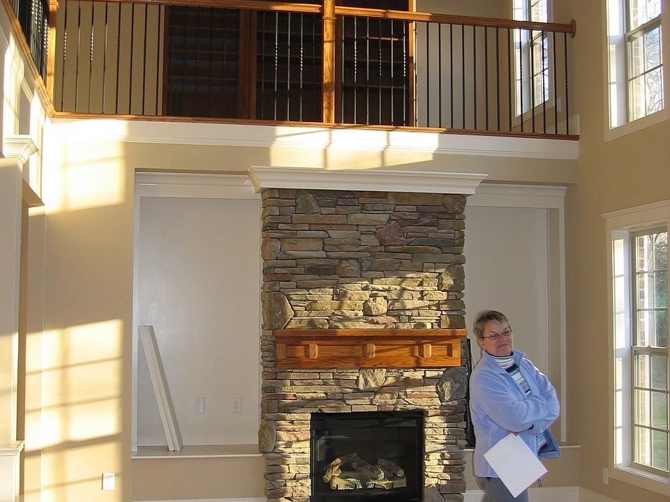 2nd image of 615 Woodbridge Ln