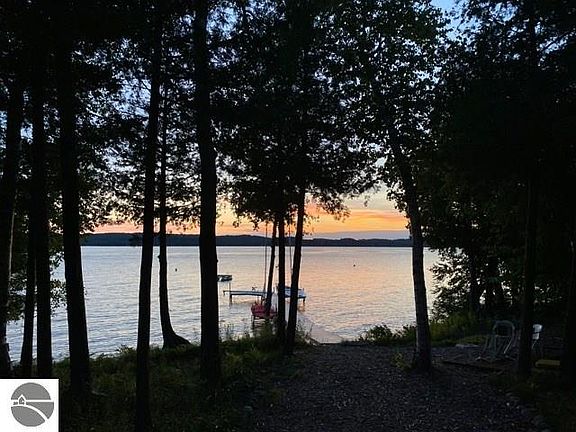 3rd image of 15 S East Torch Lake Dr