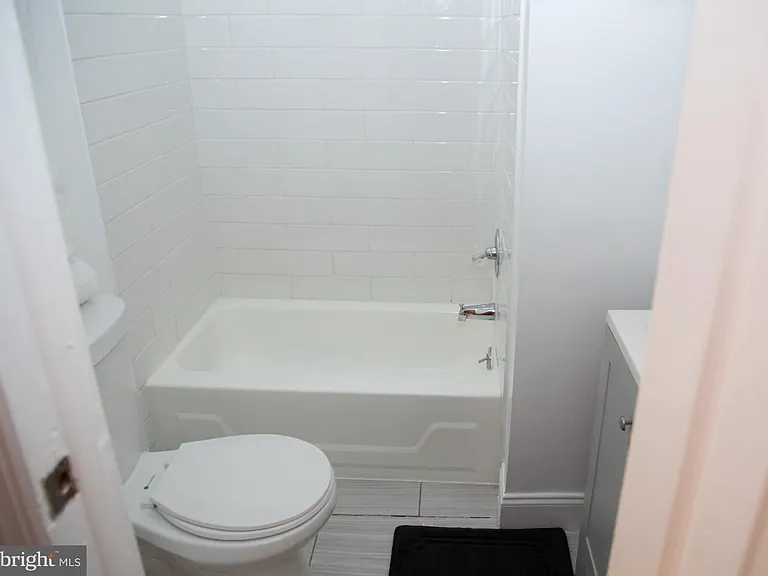 1345 1st St NW #2 — Photo 9