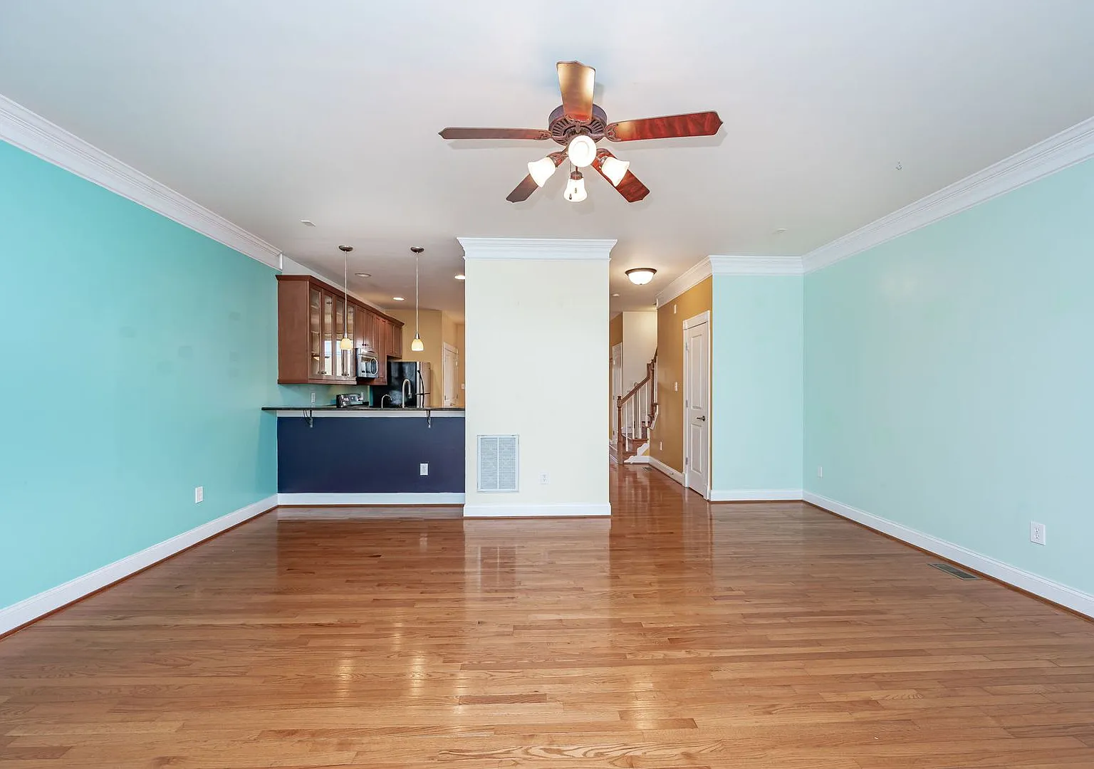 Modern 3BR/2.5BA Oregon Hill Townhome with 2-Car Garage Walk to VCU & James River $2,550/mo! — Photo 3