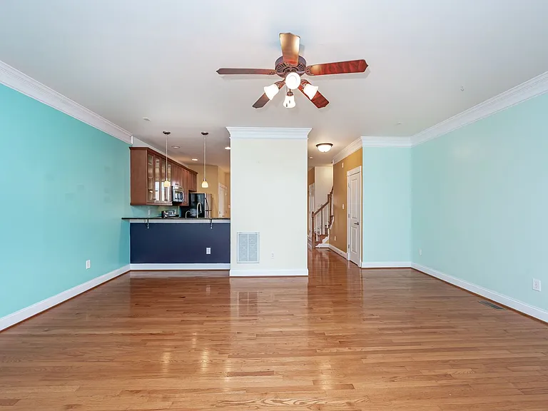 520 S Laurel St — Photo 3