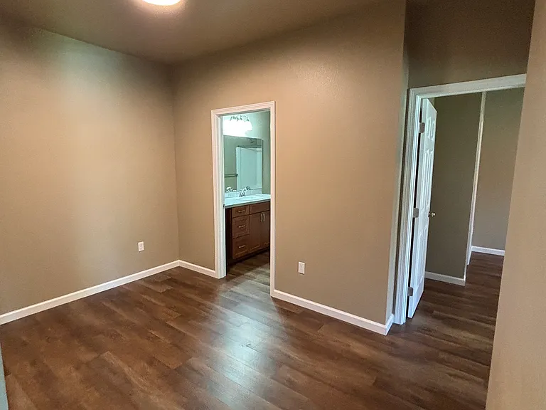 636 Hansen St SE #B — Photo 24
