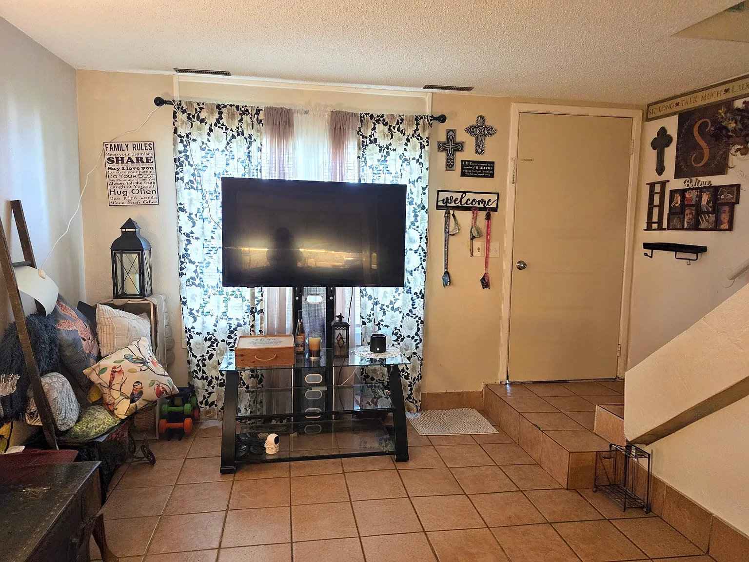 2 bed, $600 — Photo 1