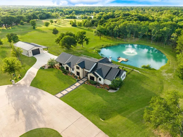 2100 Lake Crest Ln, Wills Point, TX 75169