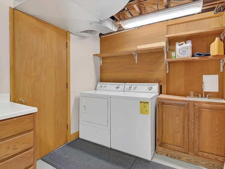 462 Greenhurst Dr — Photo 48
