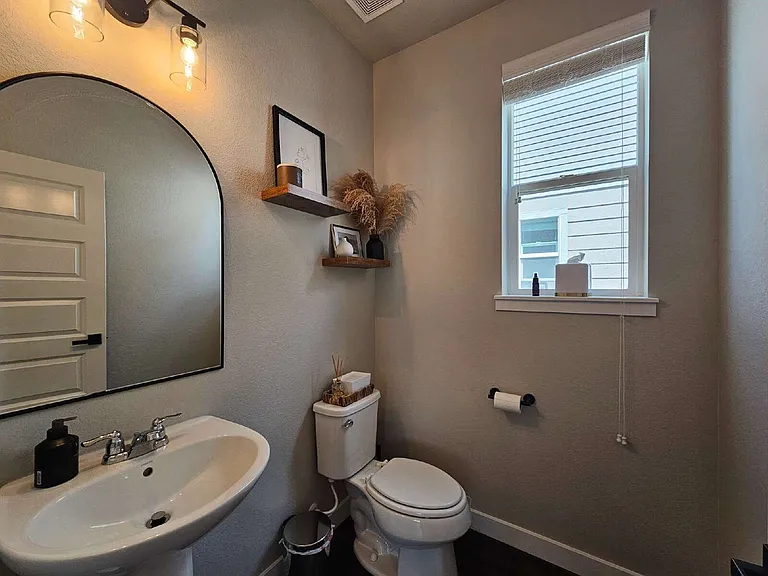 2418 S Troy Ct — Photo 18