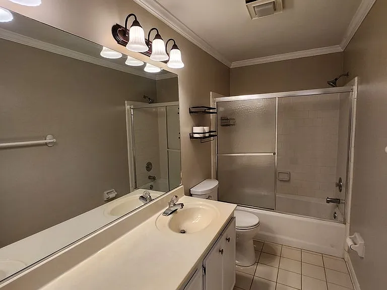 624 Crown Pointe Dr — Photo 14