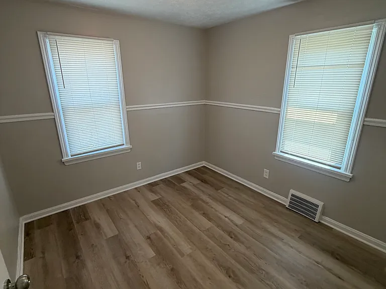12110 Shady Oak Blvd — Photo 14
