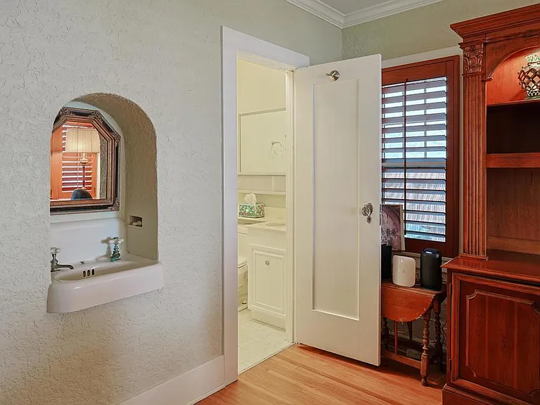 1027 Encino Row — Photo 42