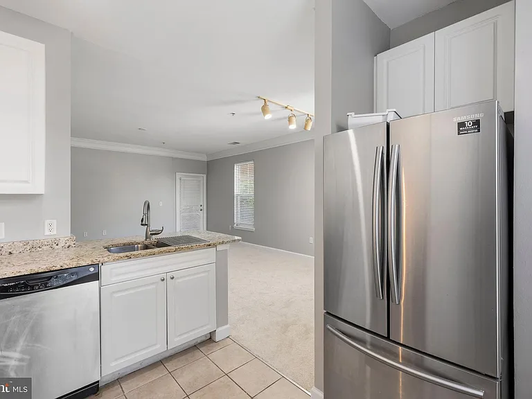 501 Hungerford Dr #144 — Photo 16