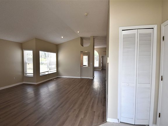 3rd image of 2922 Dickens Cir