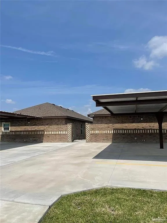 1008 W Kohala Ave — Photo 1