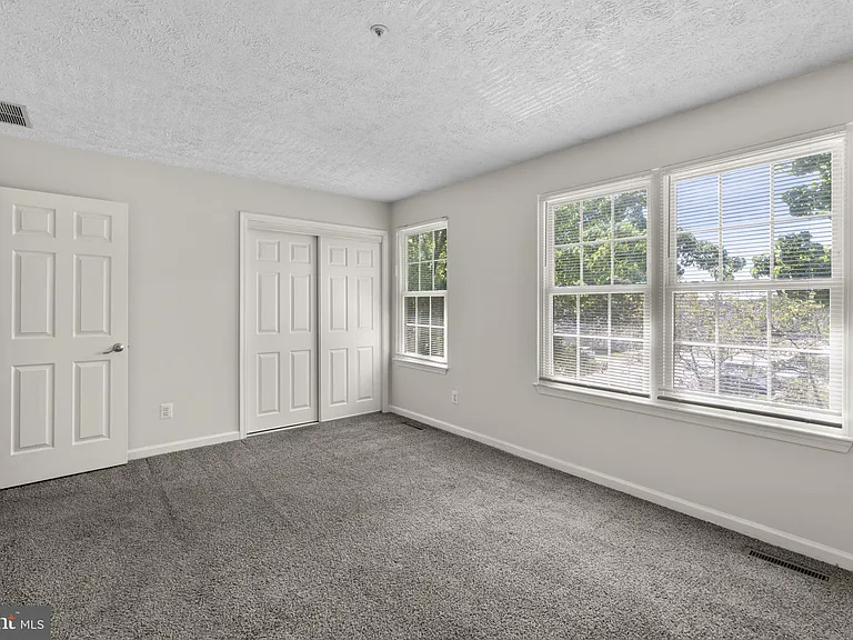 1043 Debbie Ave — Photo 20