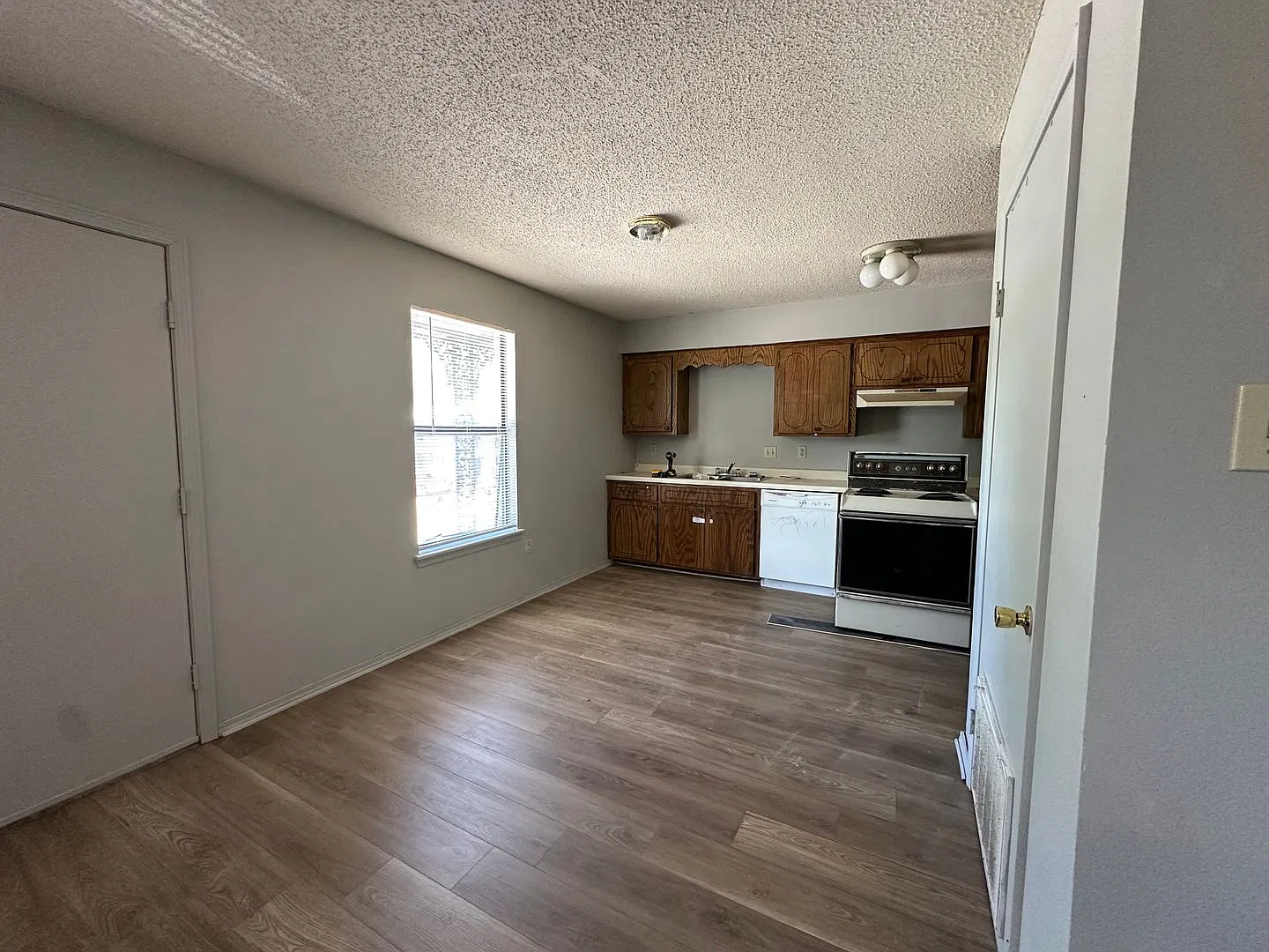 Parker Rd Apartments — Photo 2