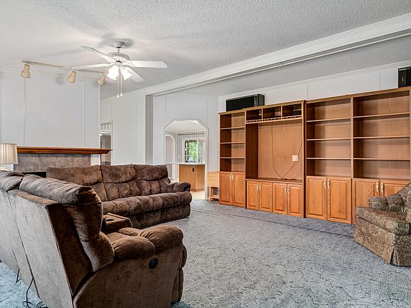 3rd image of 1031 Poydras Pl