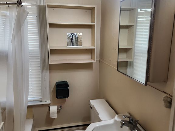 5th image of 643 1st St #2