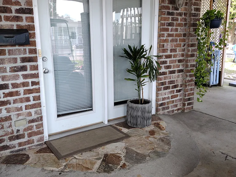 449 Oceanside Dr #A — Photo 1