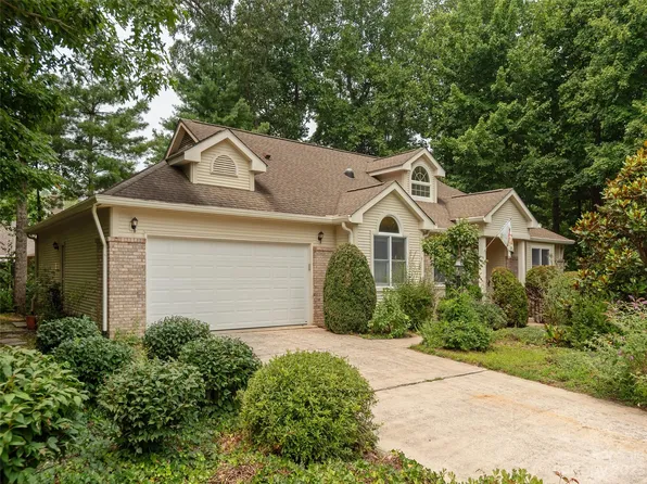 250 Governors Dr, Hendersonville, NC 28791