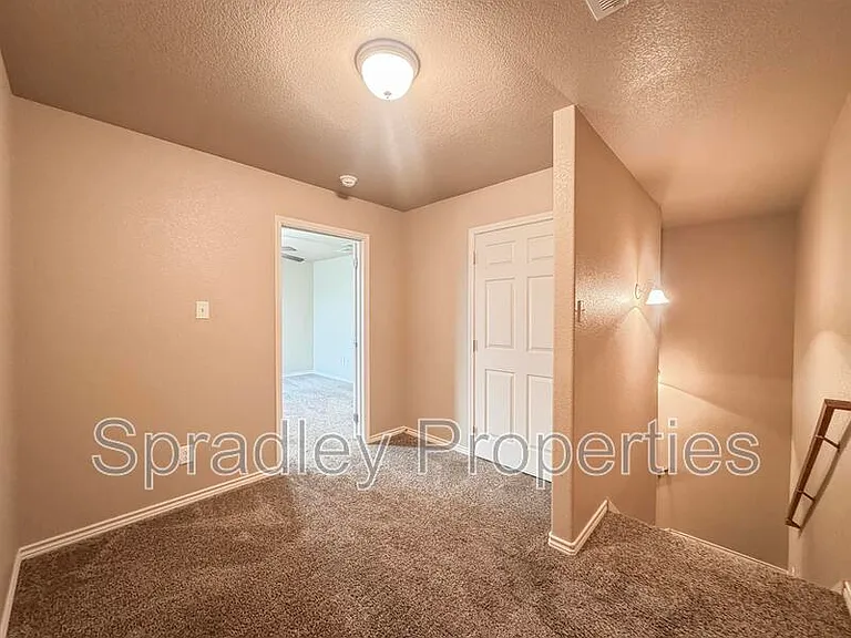 642 Laila Ln — Photo 16
