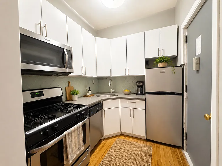 555 W 151st St #1A — Photo 2