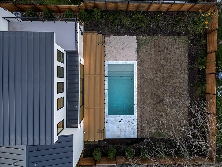 2107 Brackenridge St #B — Photo 34