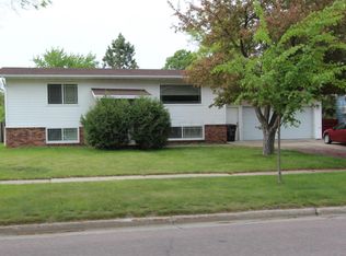 914 24th Ave S, Fargo, ND 58103