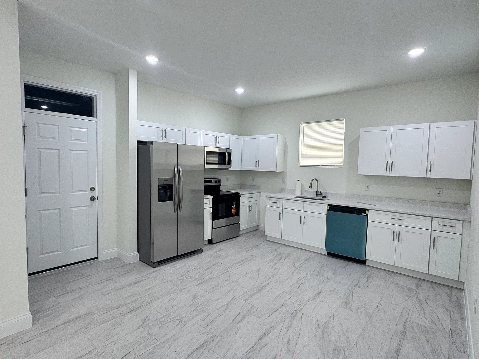 4 bed, 1850 sqft, $2,700 — Photo 3