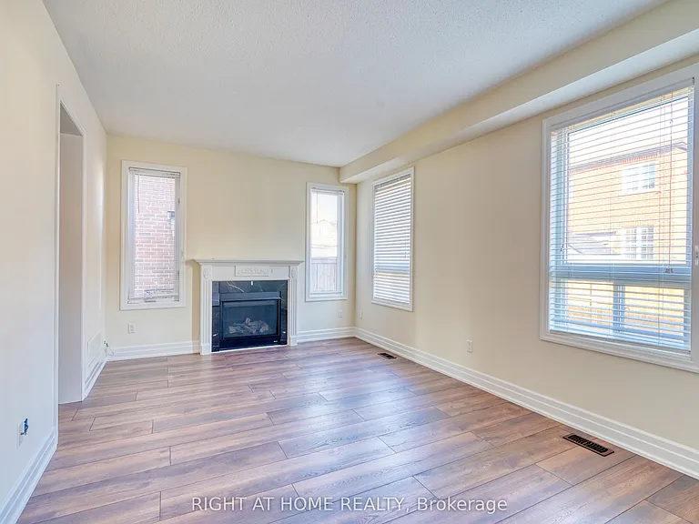 17 Mercury Ave — Photo 7