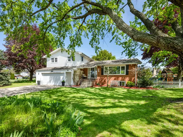 3461 W Valley View Dr, Saint Joseph, MI 49085