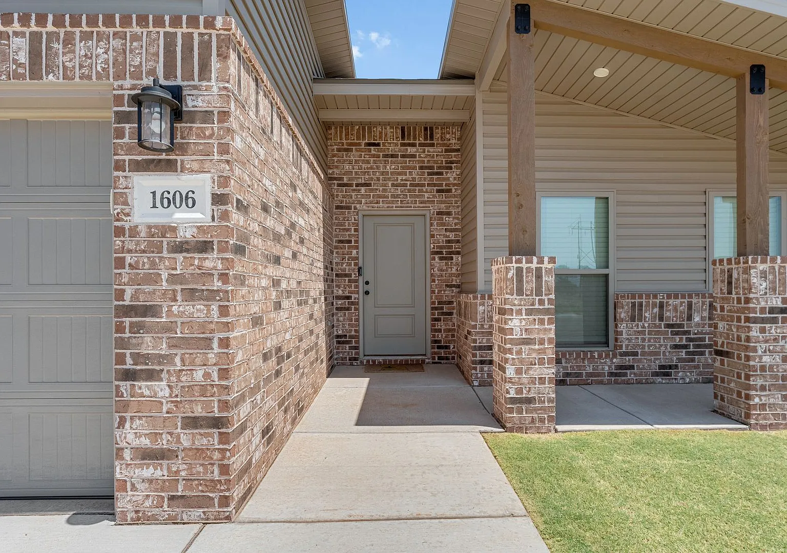 1606 N Dover Ave, Lubbock, TX 79416- Gorgeous new build!! — Photo 2