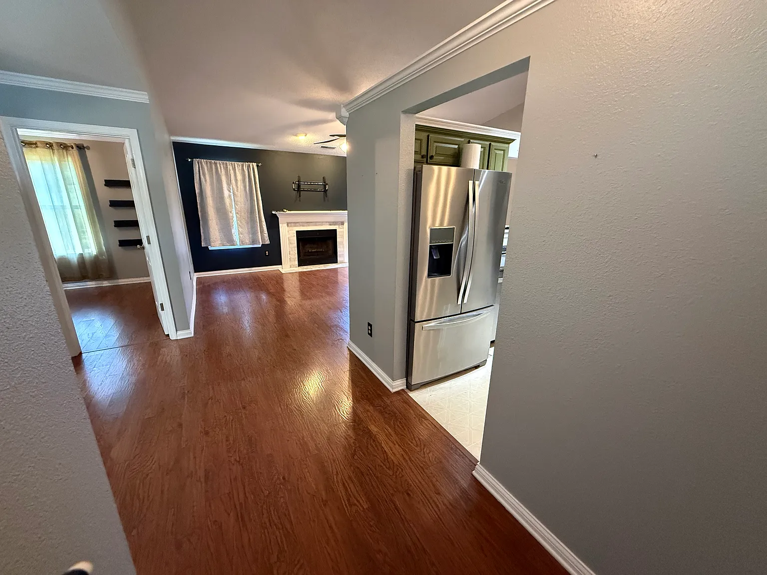 3 bed, 1185 sqft, $1,850 — Photo 2