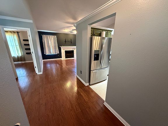 2nd image of 2211 W Autumn Ln