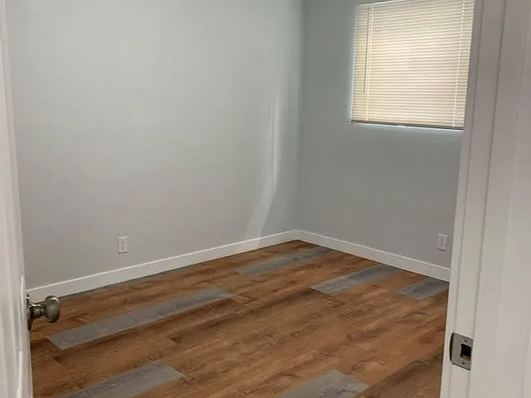 142 Jefferson St — Photo 17
