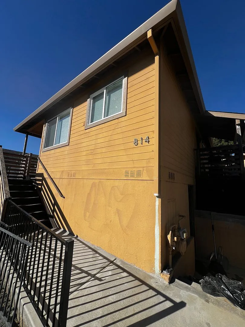 Charming 2 Bed, 1 Bath Single Family Home — Photo 1