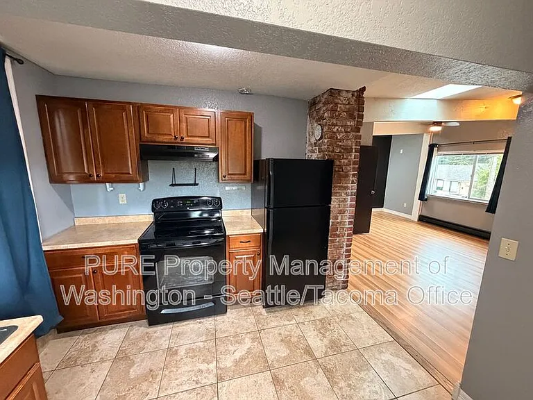 802 9th St SW #1/2 — Photo 3