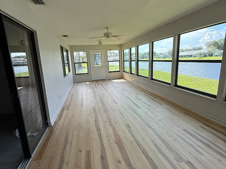 84 Lake Fairgreen Cir — Photo 9