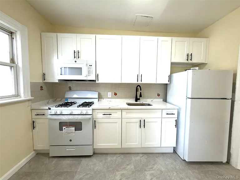 302 W Hudson St — Photo 11