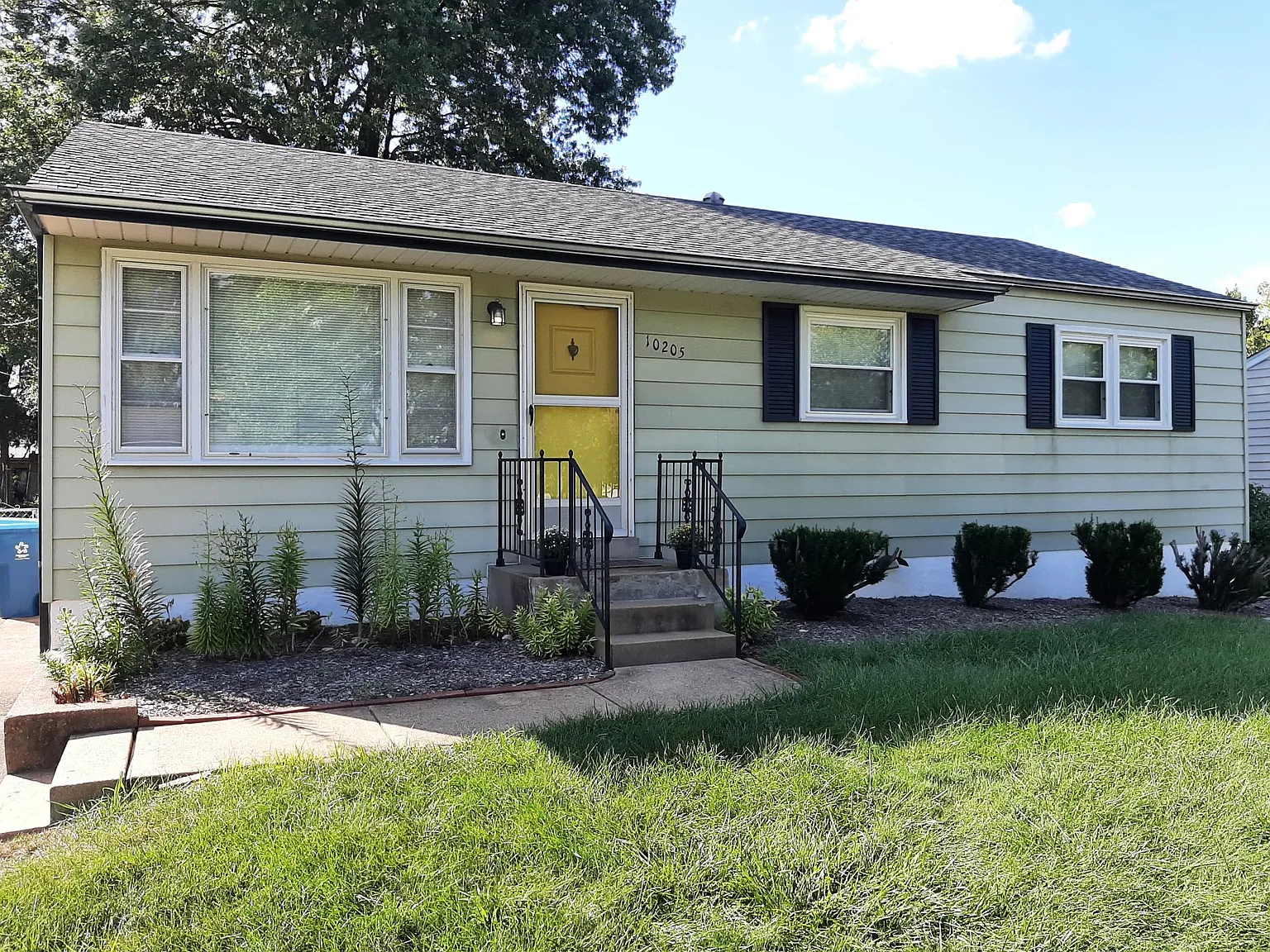 3 bed, 960 sqft, $1,790 — Photo 1
