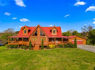 811 Pinnacle Dr, Dandridge, TN 37725