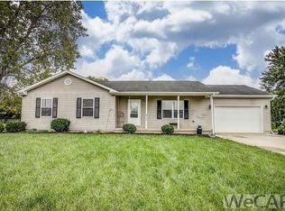 917 Canterbury Dr, Wapakoneta, OH 45895
